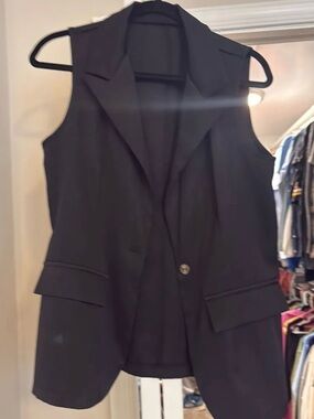 SHEIN Black Sleeveless Blazer Vest with Flap Pockets